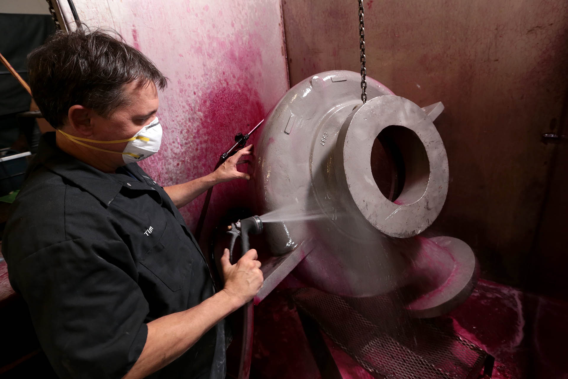 Washing casting after Liquid Penetrant Inspection